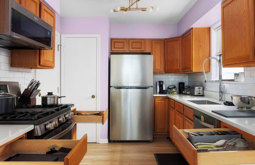 Northwest Hills Village House | Vibrant peaceful townhome-Fast wifi, walk to HEB, Starbucks, & restaurants