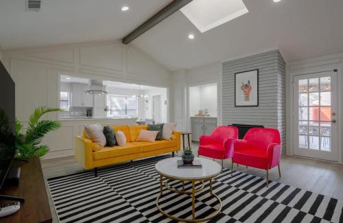 Richardson House | Vibrant Spacious Home w Private Pool and Jacuzzi