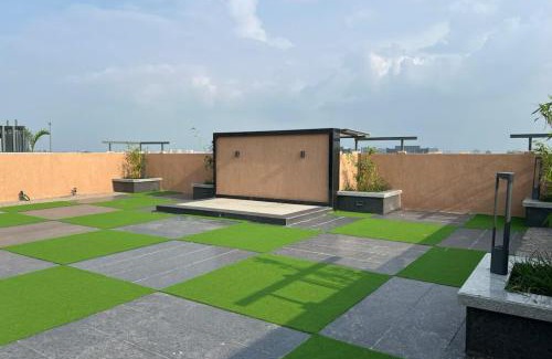 Viman Nagar Apartment | Vibrant Vision Near Airport with Coffee Maker & Wifi