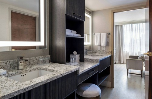 Downtown Victoria Hotel | Victoria Marriott Inner Harbour