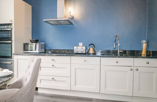Windsor City Centre Cottage | VICTORIAN TOWNHOUSE, family friendly in Windsor, Berkshire