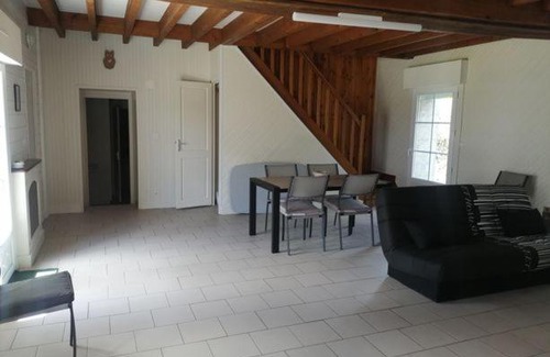 Guilly House | Vieux-Port à 45600 Bouteille