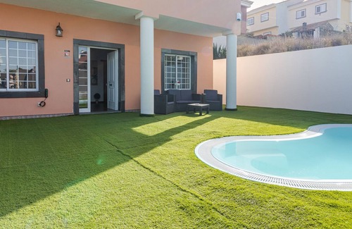Las Palmas de Gran Canaria Villa | VILLA SAMPEREZ: + Pool + Garden + Barbecue + 5 Bedrooms + 3 Bathrooms + 12 Pax