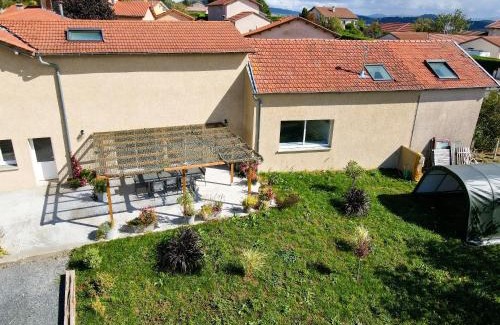 Panissieres Villa | Villa élégante à Panissières avec piscine privée