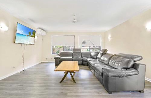 Surfers Paradise Apartment | Villa 1 and Villa 2