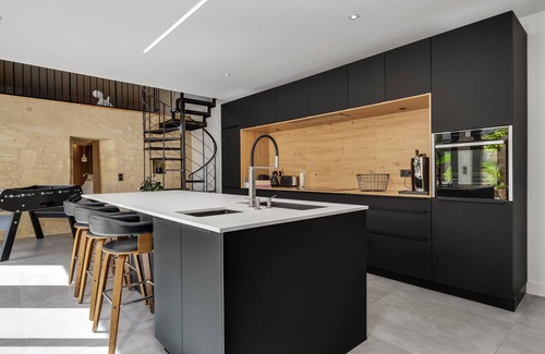 Montagne Villa | Villa '10 Personnes' with Private Pool, Wi-Fi and Air Conditioning