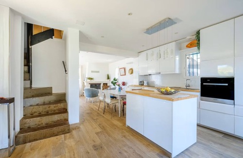Tourrettes-sur-Loup House | Villa-3 bdrm-3 bathrm-3 wc- enclosed garden-parking-98 m2-2 min from village