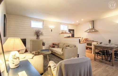 Aix-les-Bains House | VILLA 379 - MOUXY - Gîte