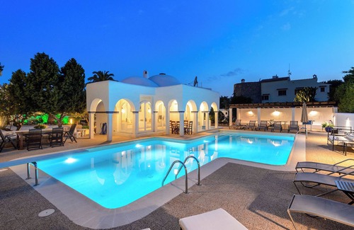 Santa Eulalia del Rio Villa | Villa, 5BR, Sea views, walk to the beach, pool house