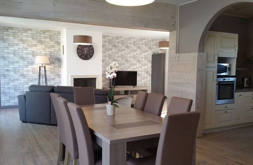 Saint-Martin-de-Re House | Villa 6-8 Personnes - Jacuzzi - 100m des Commerces - 1000m de la Plage - Parking