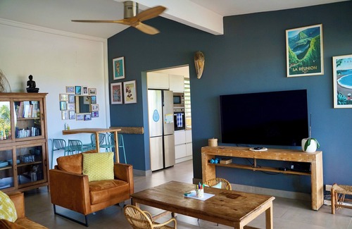 L'Etang-Sale Villa | Villa Acacias, Villa Acacias, piscine et vue panoramique