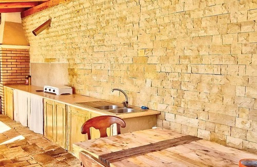 Donnalucata Villa | Villa Adelaide: A welcoming two-story villa situated at a few steps from a sandy beach, with Free WI-FI.