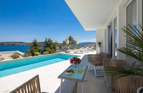 Seget Donji Villa | Villa Adria View with Heated Pool II