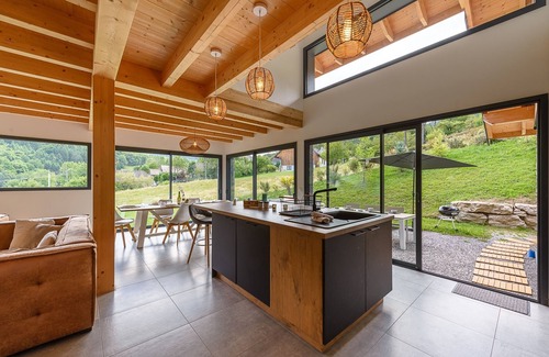 Saint-Jorioz Ski Chalet | Villa Alésia - Jacuzzi et vue montagnes, environnement apaisant