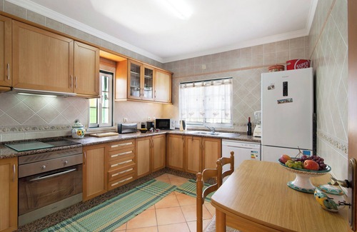Altura Villa | "Villa Alagoa" with Pool, Wi-Fi, A/C & Garden
