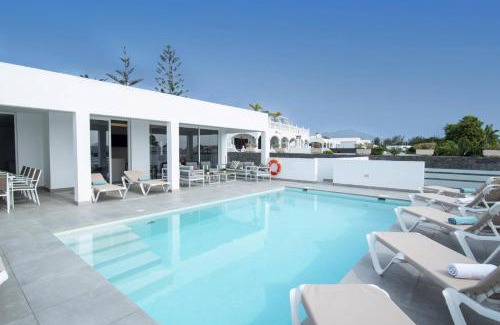 Playa Blanca Villa | Villa Aqualava 2 by Villa Plus