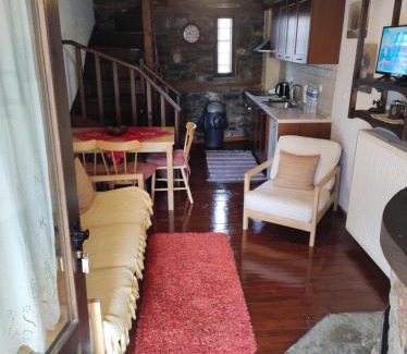 Aghios Athanasios Ski Chalet | Villa Aretousa