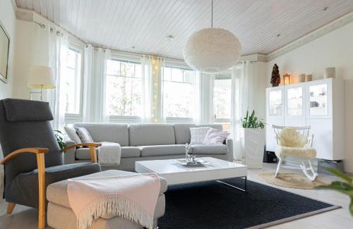 Sinetta Villa | Villa Aurora Sinettä by BookLapland