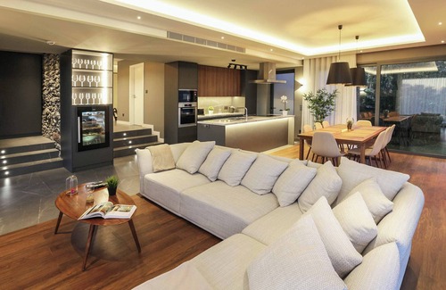 Prazeres Villa | Villa Bella Vita - Three Bedroom Villa, Sleeps 6