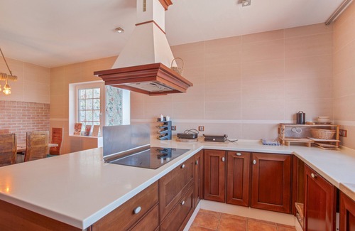 Santa Brigida Apartment | 'Villa bandama golf Galdar-06' with sea views, Wi-Fi and air conditioning