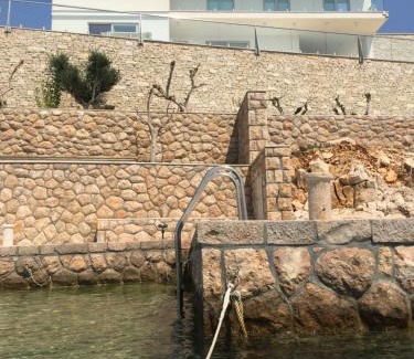 Baric Draga Villa | Villa Basthel direct aan zee ,verwarmd zwembad en sauna