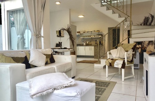 Pero House | Villa Bella Vista, casa estilosa, decorada com muito bom gosto.
