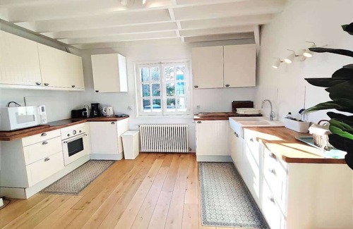 Ouistreham Villa | Villa Bellevue - Anglo-Norman seafront house