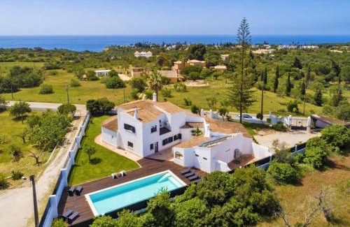Lagoa e Carvoeiro Villa | Villa Benagil Boutique by Algarve Vacation