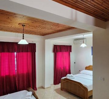 Piqeras House | Villa Bianca1