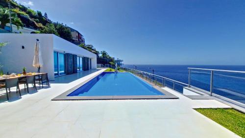 Tabua Villa | Villa Blue Horizon by LovelyStay