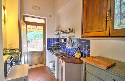 Mirto House | Villa Calesse C: A characteristic and welcoming independent house surrounded by meadows and by green hills, with Free WI-FI.