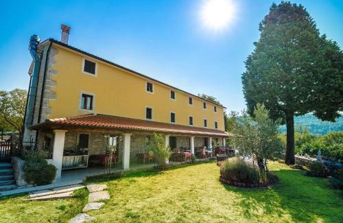 Ripenda Kras Hotel | Villa Calussovo
