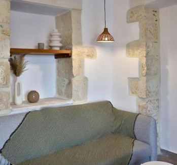 Chamezi Villa | Villa Camesi - Quiet Escape with Stunning Views