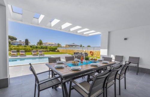 Castelo Villa | Villa Casa Magnolia by Villa Plus