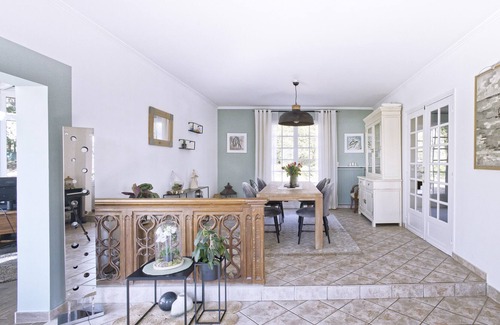 Crespieres House | Villa Chevreuils - The Young Ladies at Versailles