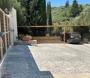 Mouzaki Villa | Villa Clairy 3-Bedroom Villa with Private Pool