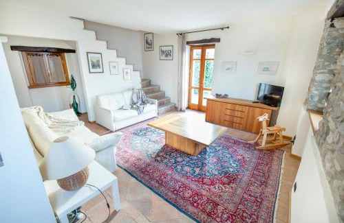 Lezzeno Apartment | Villa Claudia Tuscany Style