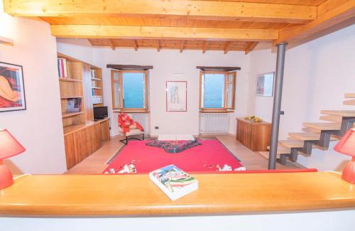 Lezzeno Apartment | Villa Claudia Tuscany Style