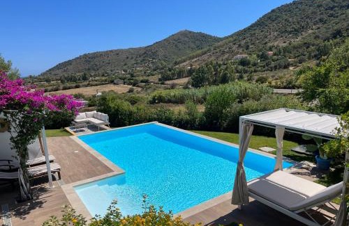 Tanaunella House | Villa con piscina e vista mare