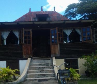 La Digue Ski Chalet | Villa Creole