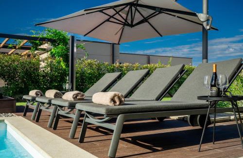 Labinci Villa | Villa Daleo with heated pool and jacuzzi near Porec