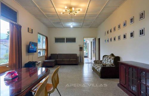 Cisarua Villa | Villa DBusso Apedia, 3 BR, SP, Billiard, Karaoke