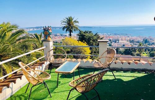 Golfe Juan Villa | Villa de charme vue mer et piscine chauffée sur les hauteurs de Golf Juan