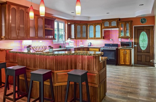 Scarborough Apartment | Villa De Cruz - Presidential Suite