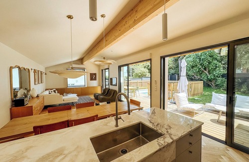 Bayonne House | Villa design with pool