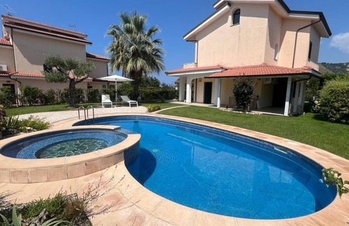 Diamante Villa | Villa 'Diamante' with Sea View, Wi-Fi and Air Conditioning