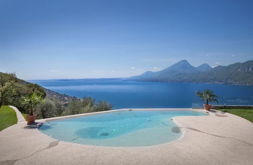 Brenzone sul Garda Apartment | Villa Divina22-APT Armonia-Con Piscina e vista lago