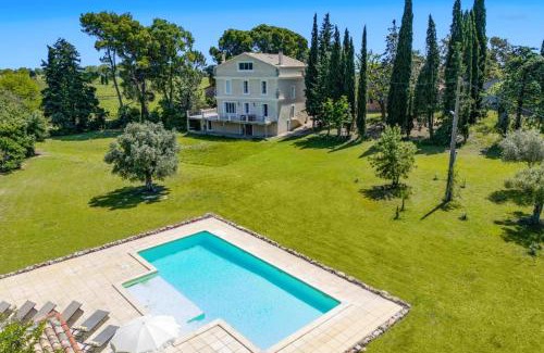 Capestang Villa | Villa Domaine du Midi by Villa Plus