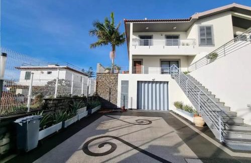 Imaculado Coracao de Maria House | Villa dos Saltos - Sea View, Parking, AC & Barbecue