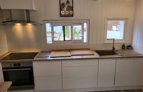 Biscarrosse Plage Villa | Villa Dune Fleurie, swimming pool, 18 pers, 8 bedrooms. 4 bathrooms, 4 WCs, 300 m from the beach